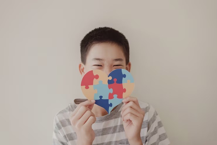 anak susah fokus, cara melatih konsentrasi anak, rentang perhatian anak, tips parenting, fokus anak sesuai usia, ibu muda, cara bantu anak fokus, puzzle untuk anak, parenting edukatif, anak mudah terdistraksi